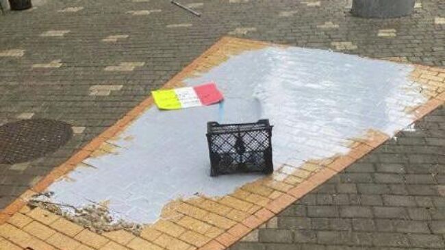 Памятный знак в честь русского поэта Александра Пушкина Тень Пушкина закрасили в Одессе