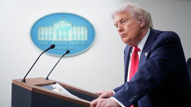 Президент США Дональд Трамп во время пресс-конференции в Белом доме
