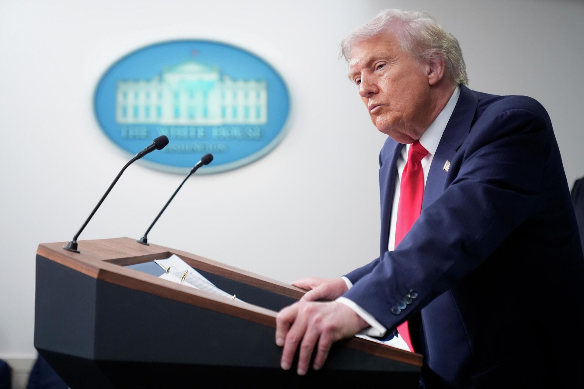 Президент США Дональд Трамп во время пресс-конференции в Белом доме Президент США Дональд Трамп во время пресс-конференции в Белом доме - РИА Новости, 1920, 14.08.2025