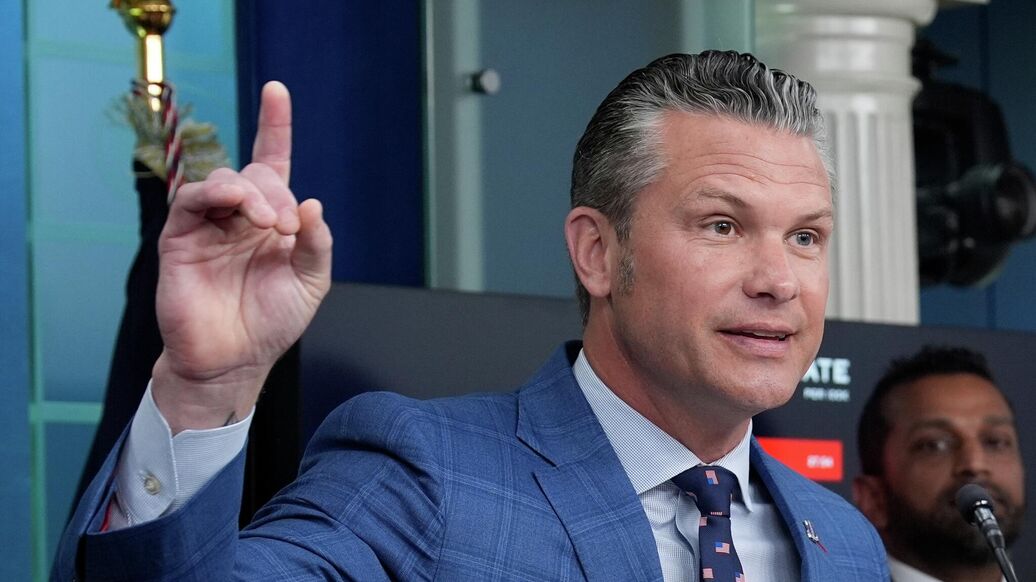 Глава Пентагона пообещал "сокрушительный удар" решившим бросить вызов США