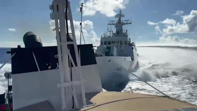 Столкновение двух китайских военных кораблей