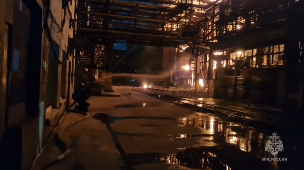 В Ярославле локализовали пожар на производственном предприятии