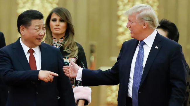 Председатель Китая Си Цзиньпин и президент США Дональд Трамп перед торжественным ужином в Пекине