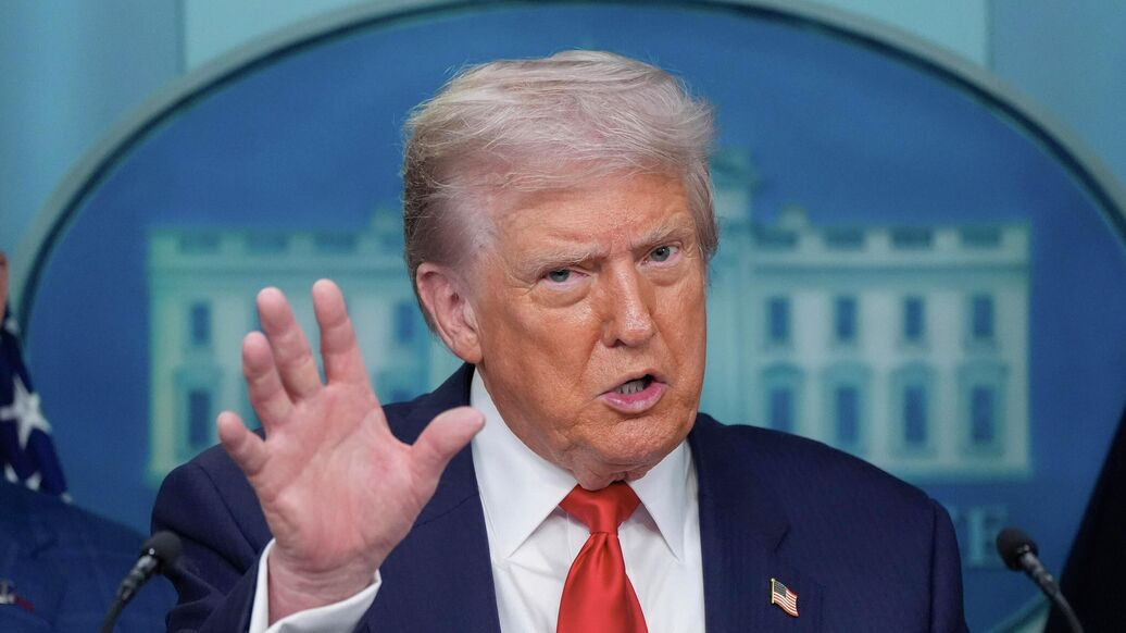 Трамп уволил аналитика ЦРУ по России, узнали СМИ