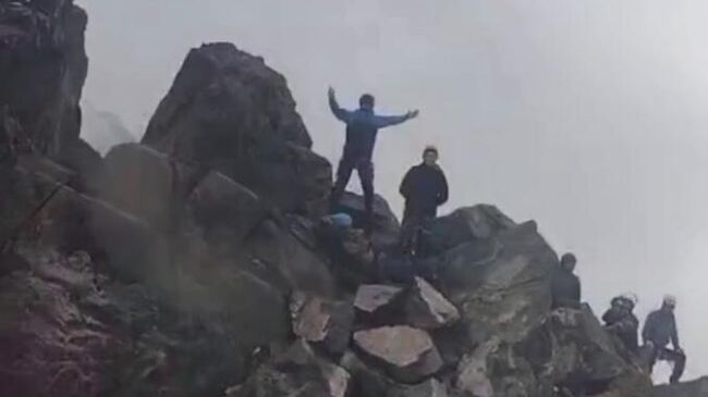 Спасатели МЧС Казахстана эвакуировали 72-летнего россиянина в горах Заилийского Алатау 