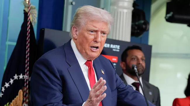 Президент США Дональд Трамп выступает во время пресс-конференции в Белом доме в Вашингтоне