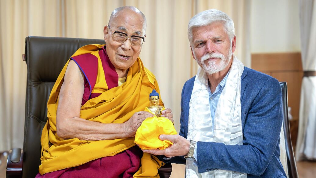 Китай прекратил все контакты с президентом Чехии