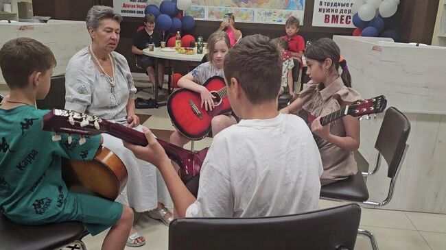 Переселенцы с Украины провели в Симферополе патриотический флешмоб Я русский