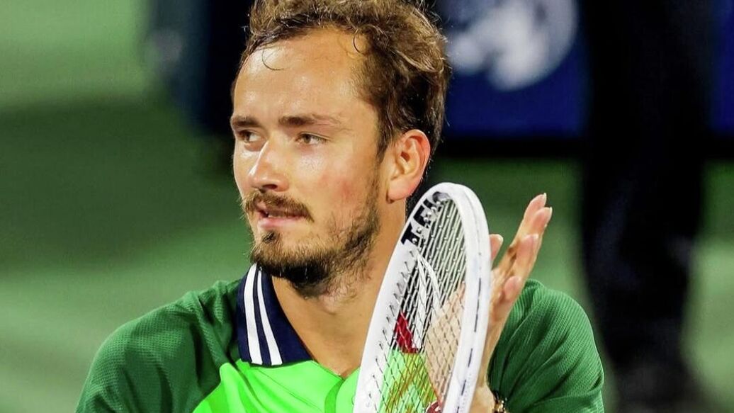 Медведев не смог выйти в финал турнира серии "Мастерс" в Шанхае