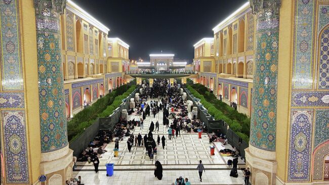 Паломничество мусульман-шиитов в священный для них город Наджаф во время ежегодного шиитского религиозного шествия Арбаин Паломничество мусульман-шиитов в священный для них город Наджаф во время ежегодного шиитского религиозного шествия Арбаин