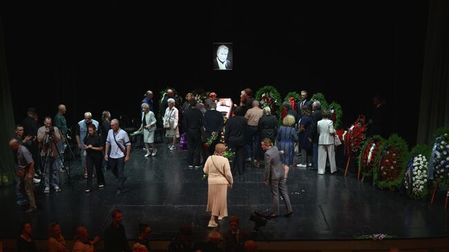 Церемония прощания с народным артистом России Иваном Краско в Театре им. В. Ф. Комиссаржевской в Санкт-Петербурге