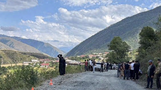 На месте ДТП с участием двух машин, ехавших в составе свадебного кортежа в Дагестане