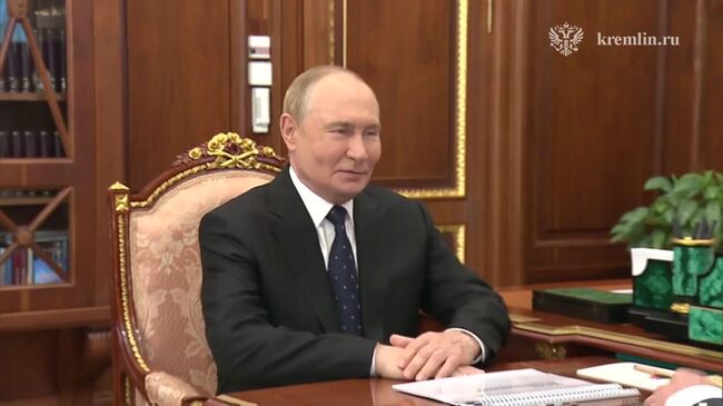 Путин на встрече с руководителем ФНС Егоровым Путин на встрече с руководителем ФНС Егоровым