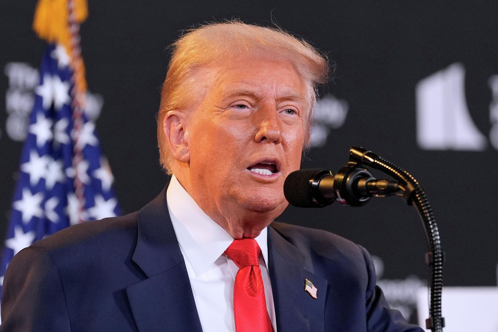 Президент США Дональд Трамп выступает в Центре Кеннеди Президент США Дональд Трамп выступает в Центре Кеннеди - РИА Новости, 1920, 14.08.2025