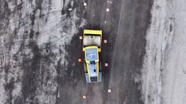 Испытания прототипа первого в России беспилотного катка. Кадр видео