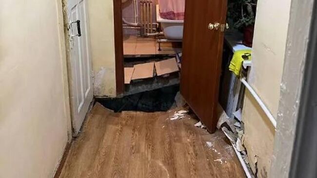 Последствия обрушения плиты перекрытия в многоквартирном доме в Таганроге