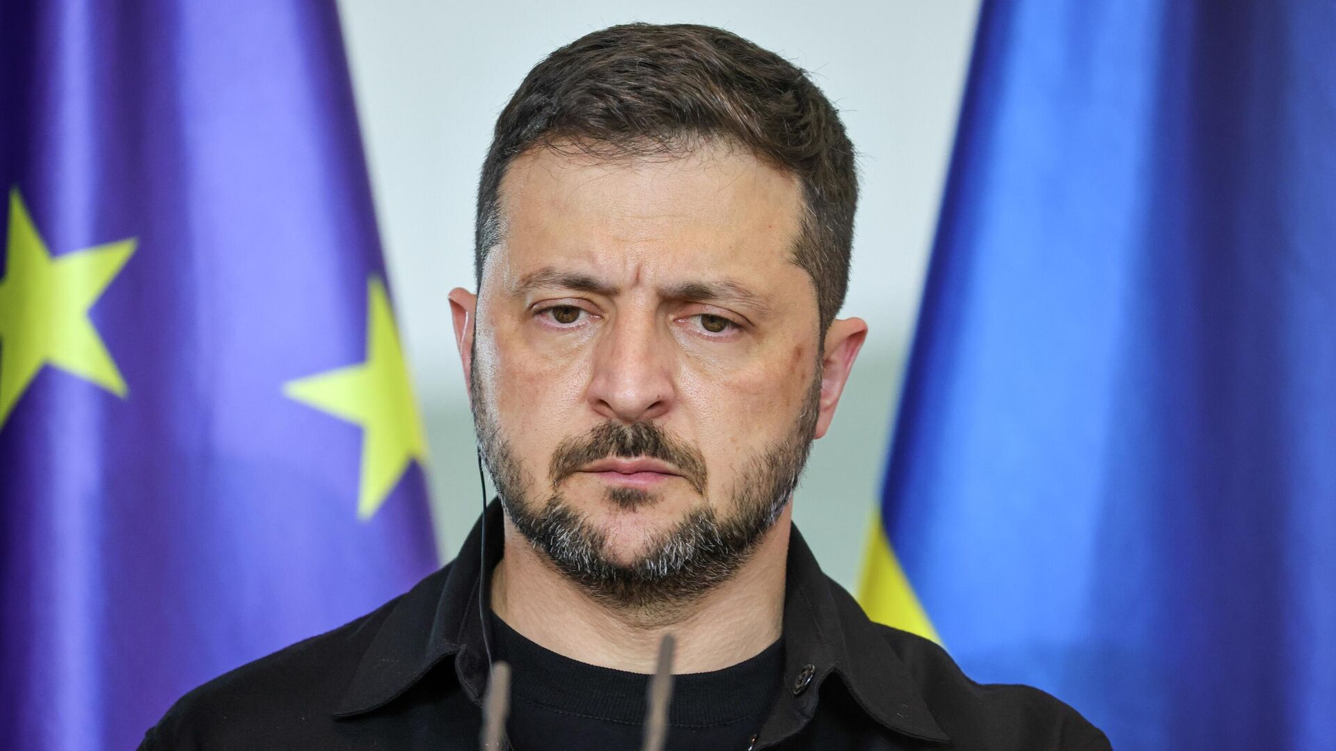 Владимир Зеленский после онлайн-встречи европейских лидеров с президентом США Дональдом Трампом в Берлине. 13 августа 2025 - РИА Новости, 1920, 14.08.2025