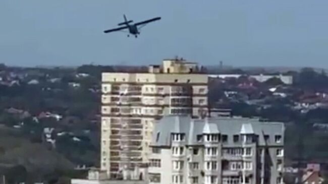 Беспилотник самолетного типа, атаковавший жилой дом в Ростове-на-Дону. Кадр видео из соцсетей