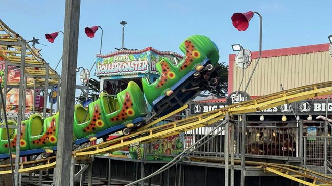 Американские горки в парке развлечений Кони-Бич в городе Порткол, Уэльс