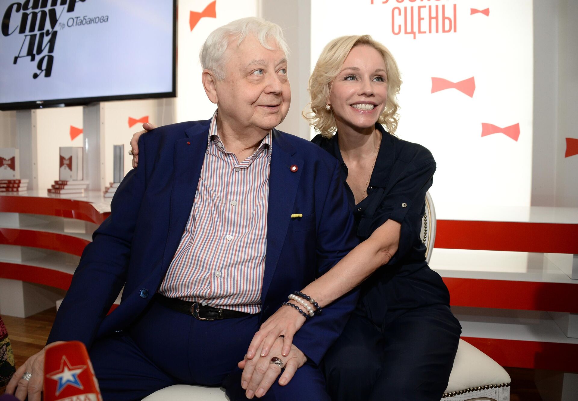 Актер и режиссер Олег Табаков и его супруга актриса Марина Зудина на презентации книги Табаков русской сцены, приуроченной к открытию нового юбилейного сезона в Театре под руководством Олега Табакова - РИА Новости, 1920, 04.11.2025