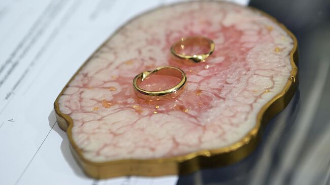 Обручальные кольца на церемонии бракосочетания