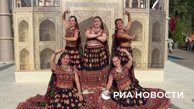 Индийские национальные танцы на фестивале День Индии