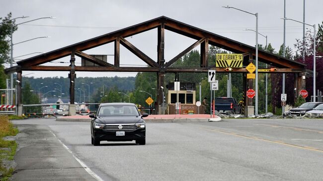 Контрольно-пропускной пункт (КПП) военной базы США Эльмендорф-Ричардсон (JBER) в Анкоридже на Аляске