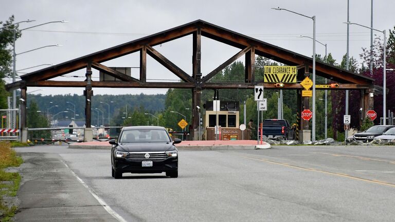 Контрольно-пропускной пункт (КПП) военной базы США Эльмендорф-Ричардсон (JBER) в Анкоридже на Аляске