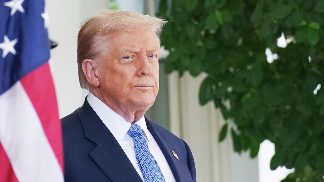 "Ставки высоки". Трамп опубликовал пост перед вылетом на Аляску