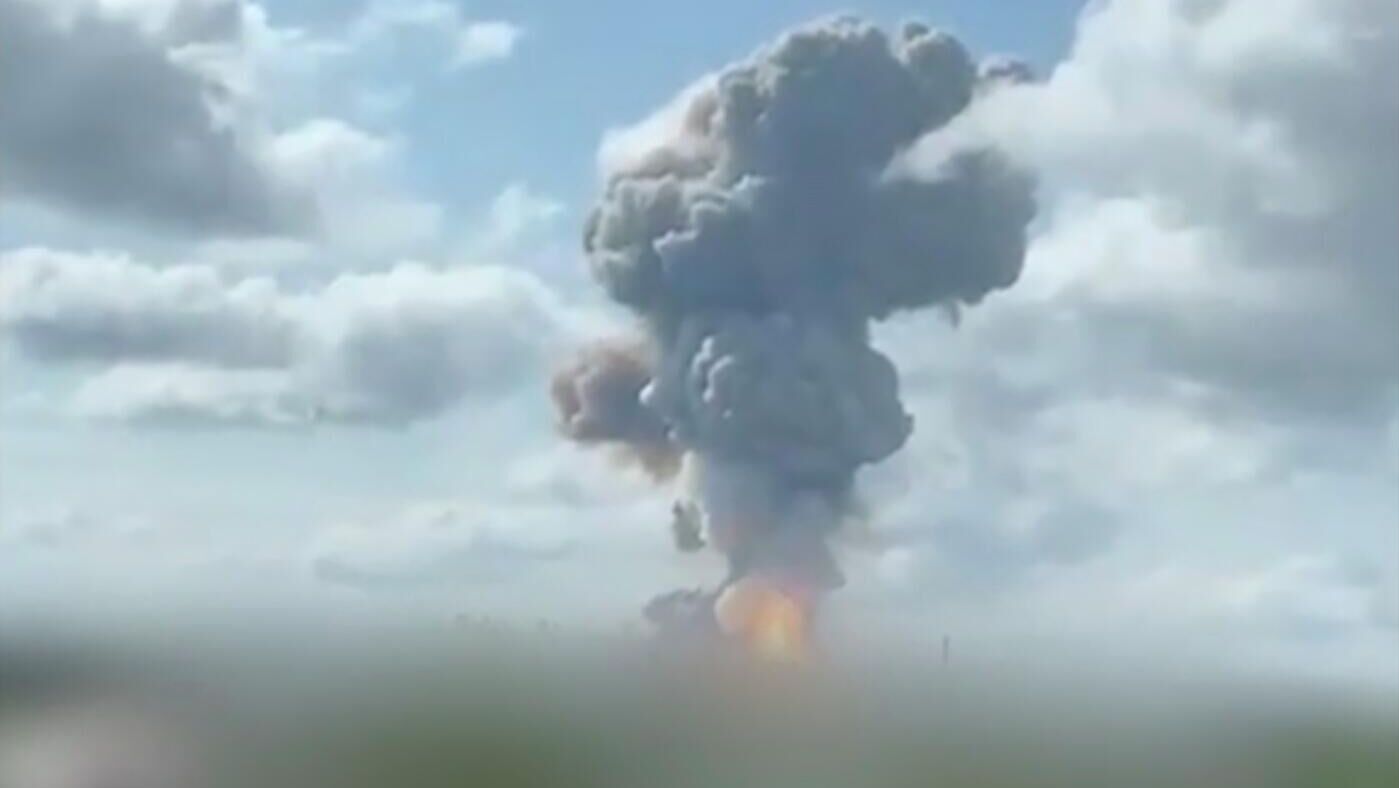 Дым на месте взрыва в Рязанской области Дым на месте взрыва в Рязанской области - РИА Новости, 1920, 15.08.2025