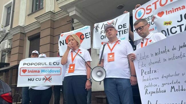 Партия Сердце Молдовы провела в Кишиневе акцию протеста у центрального офиса правящей партии Действие и солидарность