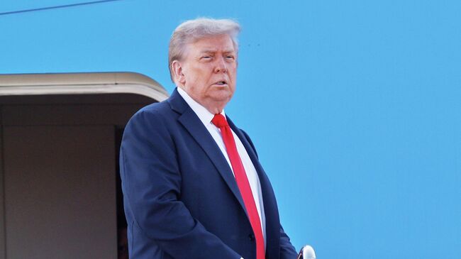 Президент США Дональд Трамп перед вылетом на Аляску