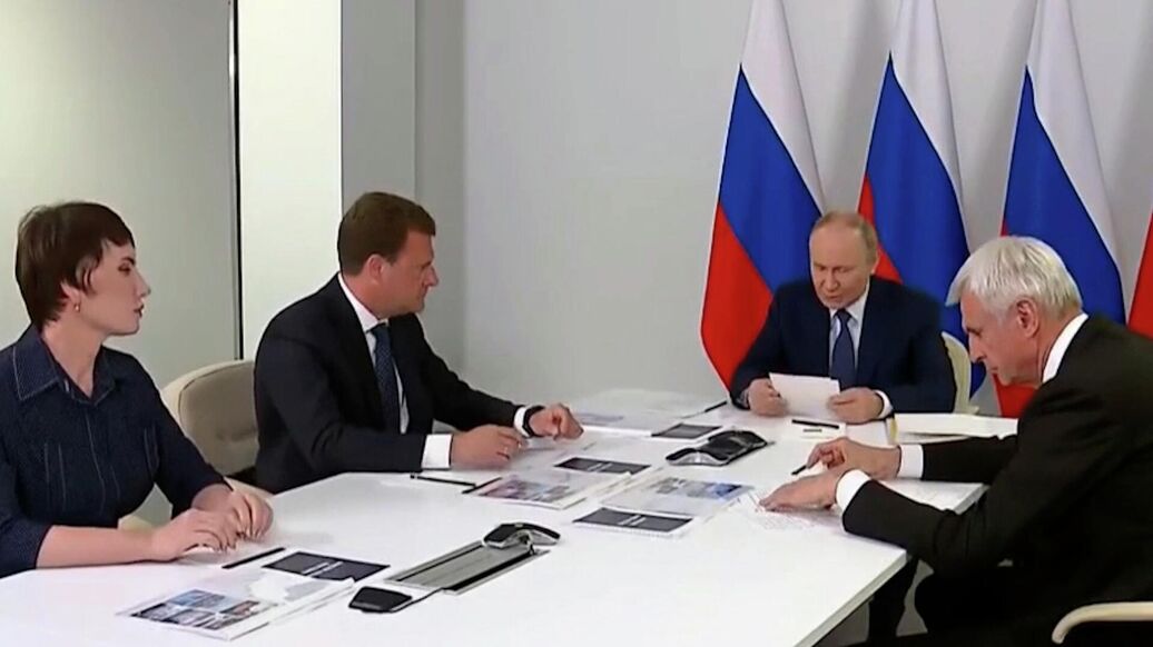 Путин провел совещание по вопросам развития Магадана