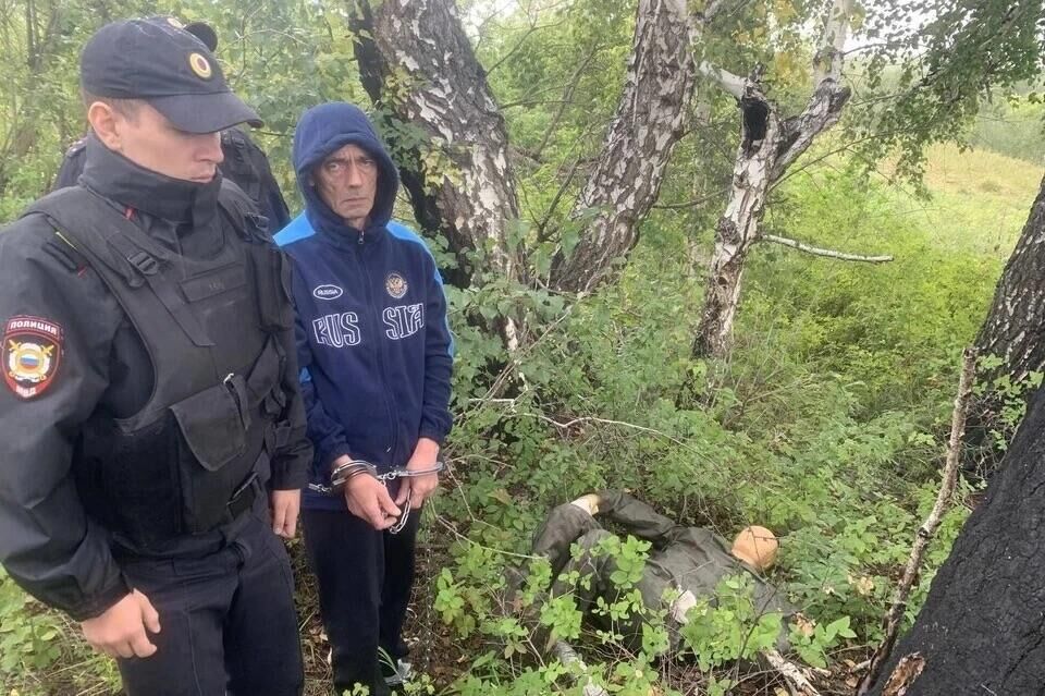 Виталий Манишин во время следственного эксперимента Виталий Манишин во время следственного эксперимента - РИА Новости, 1920, 15.08.2025