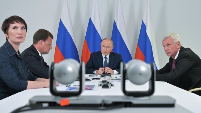 Президент РФ Владимир Путин в режиме видеоконференции проводит совещание о ходе реализации мастер-плана города Магадан Президент РФ Владимир Путин в режиме видеоконференции проводит совещание о ходе реализации мастер-плана города Магадан