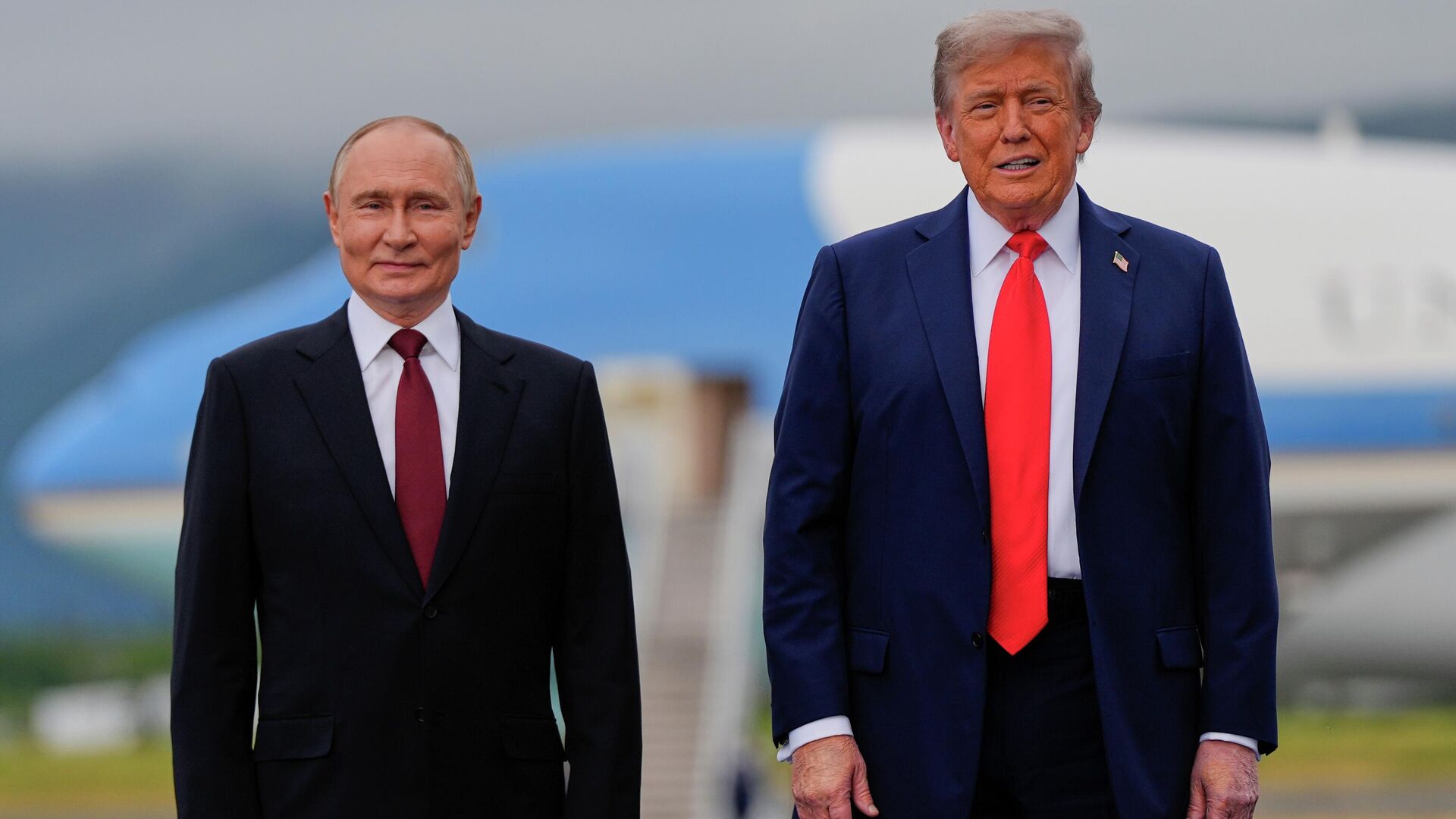 Президент России Владимир Путин и президент США Дональд Трамп - РИА Новости, 1920, 16.10.2025