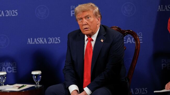 Президент США Дональд Трамп во время встречи с президентом РФ Владимиром Путиным в Анкоридже, Аляска