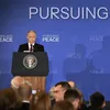 Президент РФ Владимир Путин и президент США Дональд Трамп (справа) во время пресс-конференции по итогам переговоров на Аляске