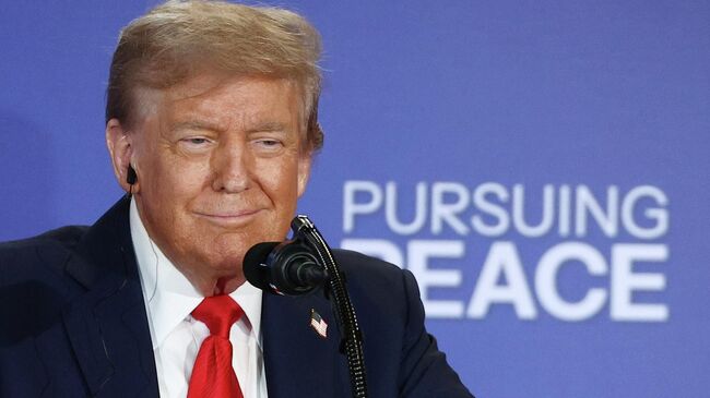 Президент США Дональд Трамп на пресс-конференции по итогам переговоров с президентом РФ Владимиром Путиным на Аляске