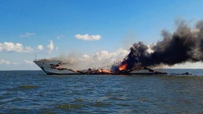 Пожар на судне на Волге в Саратовской области