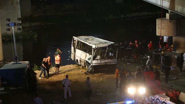 Автобус упал с моста в реку в алжирском округе Хараш