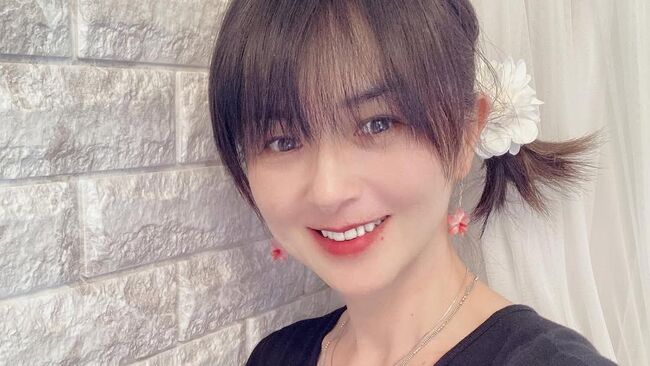 Певица Томо Сакураи