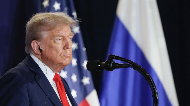 Дональд Трамп во время совместной с президентом РФ Владимиром Путиным пресс-конференции по итогам переговоров на Аляске