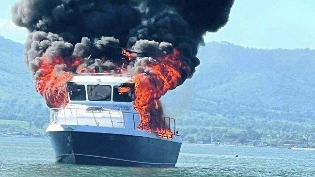 Катер загорелся в бухте в Приморье