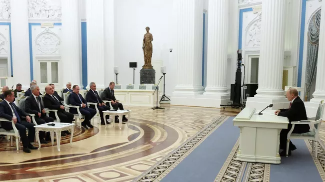 Президент РФ Владимир Путин проводит совещание по итогам российско-американской встречи в верхах. 16 августа 2025