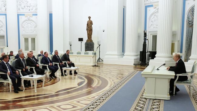 Президент РФ Владимир Путин проводит совещание по итогам российско-американской встречи в верхах. 16 августа 2025 Президент РФ Владимир Путин проводит совещание по итогам российско-американской встречи в верхах. 16 августа 2025