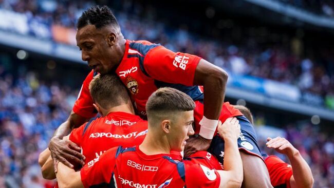 Футболисты ЦСКА в матче с Динамо