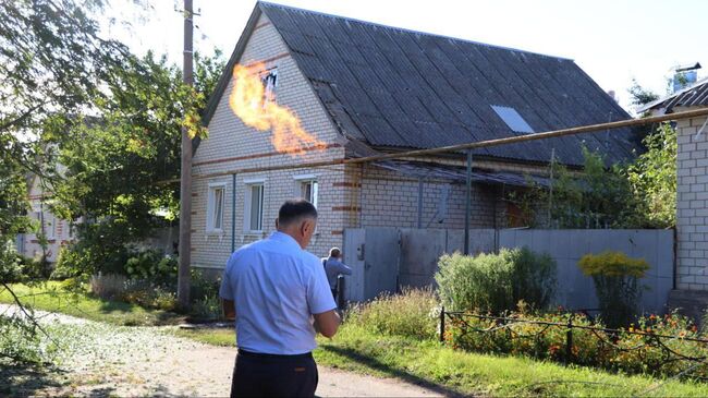 Возгорание газовой трубы в результате обстрела ВСУ в Рыльске Курской области. 18 августа 2025