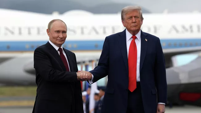 Президент РФ Владимир Путин и президент США Дональд Трамп