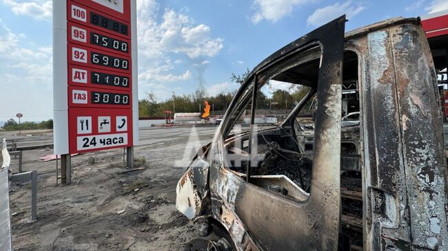 Последствия атаки АЗС на трассе в Енакиево